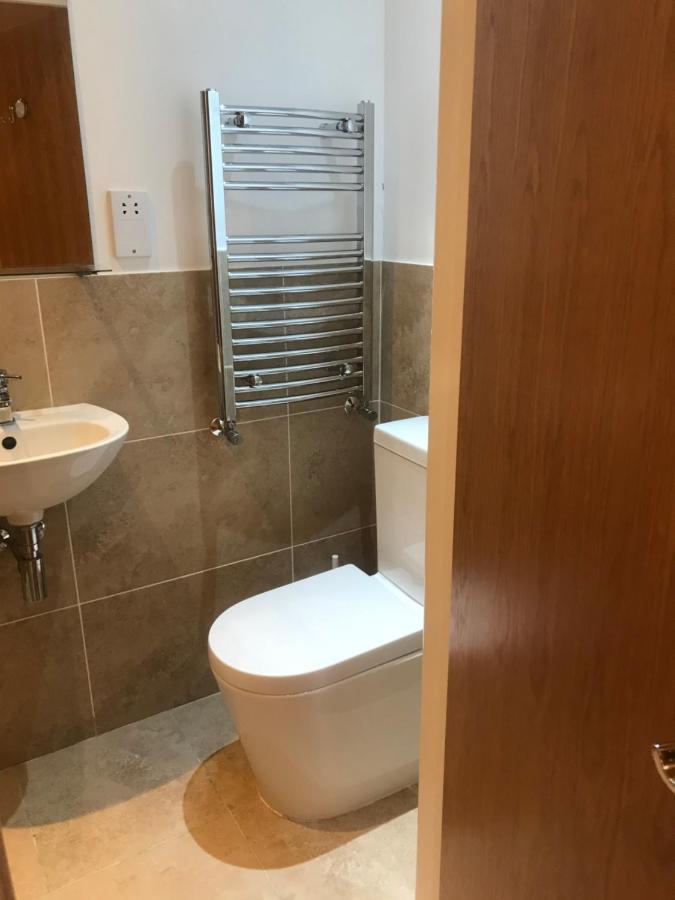 Studio-1-Staines/Heathrow/London-Own Entrance מראה חיצוני תמונה