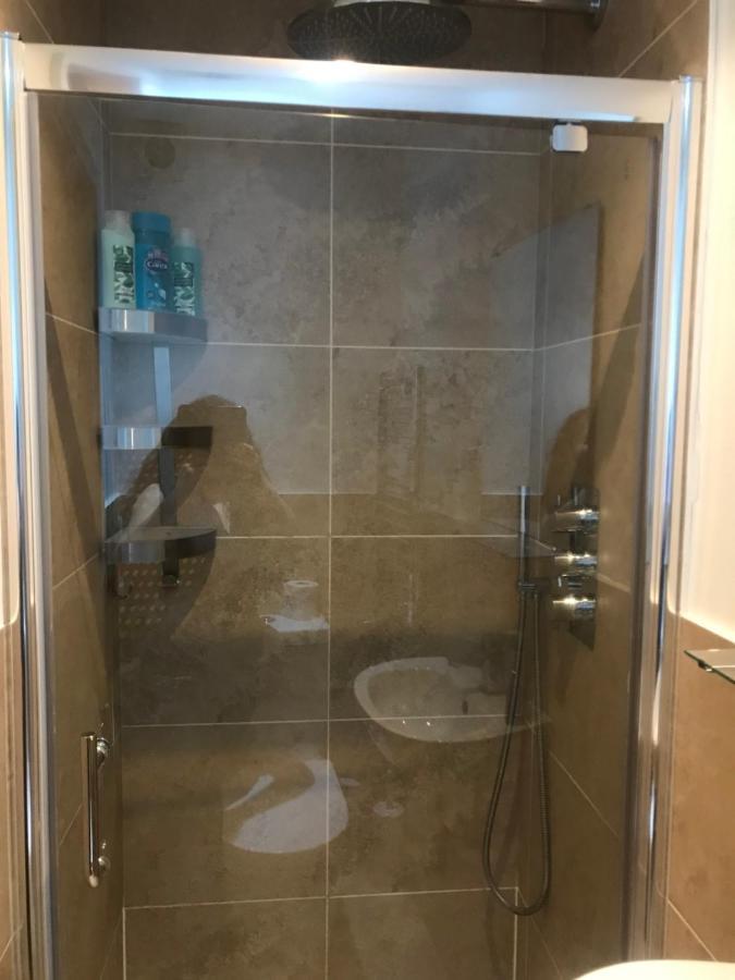 Studio-1-Staines/Heathrow/London-Own Entrance מראה חיצוני תמונה