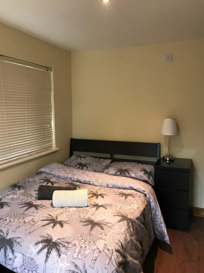 Studio-1-Staines/Heathrow/London-Own Entrance מראה חיצוני תמונה