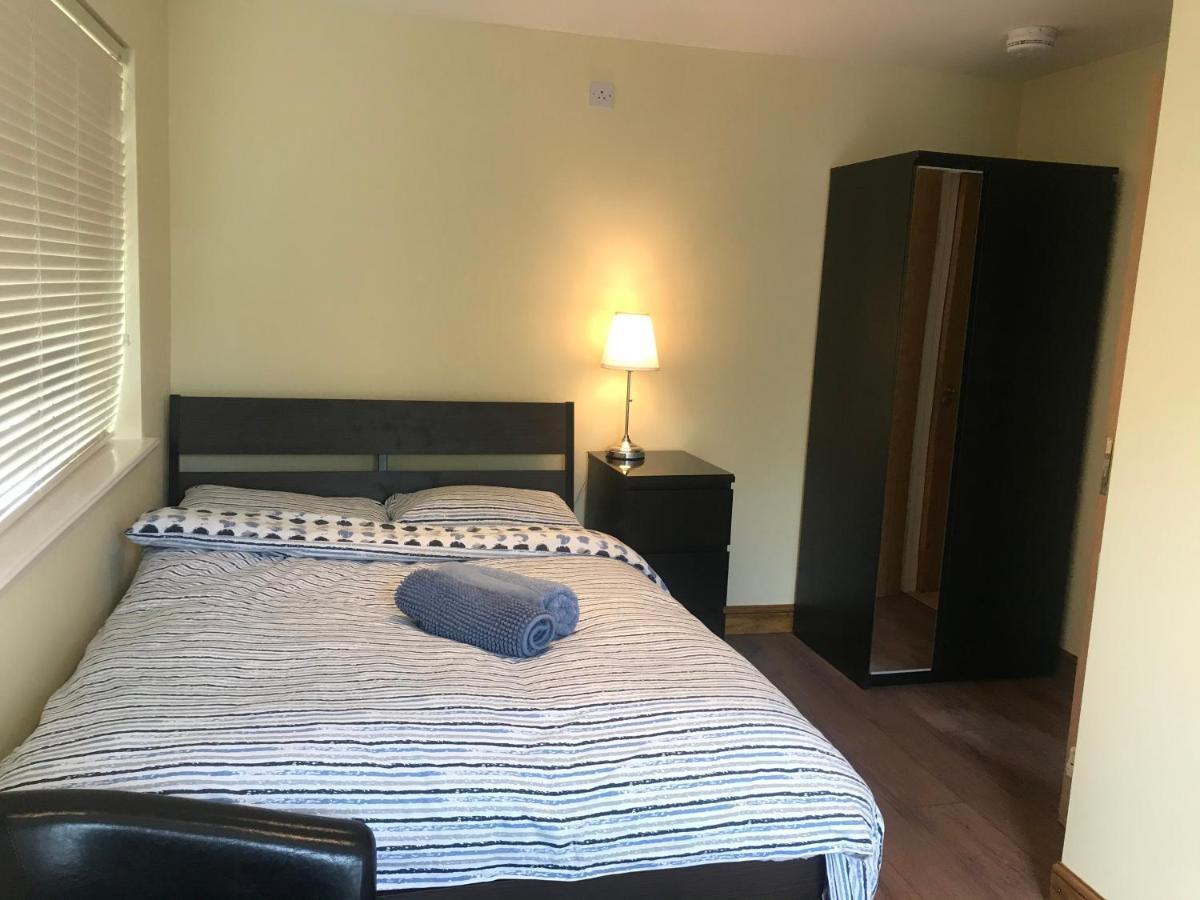Studio-1-Staines/Heathrow/London-Own Entrance מראה חיצוני תמונה