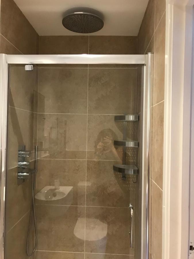 Studio-1-Staines/Heathrow/London-Own Entrance מראה חיצוני תמונה