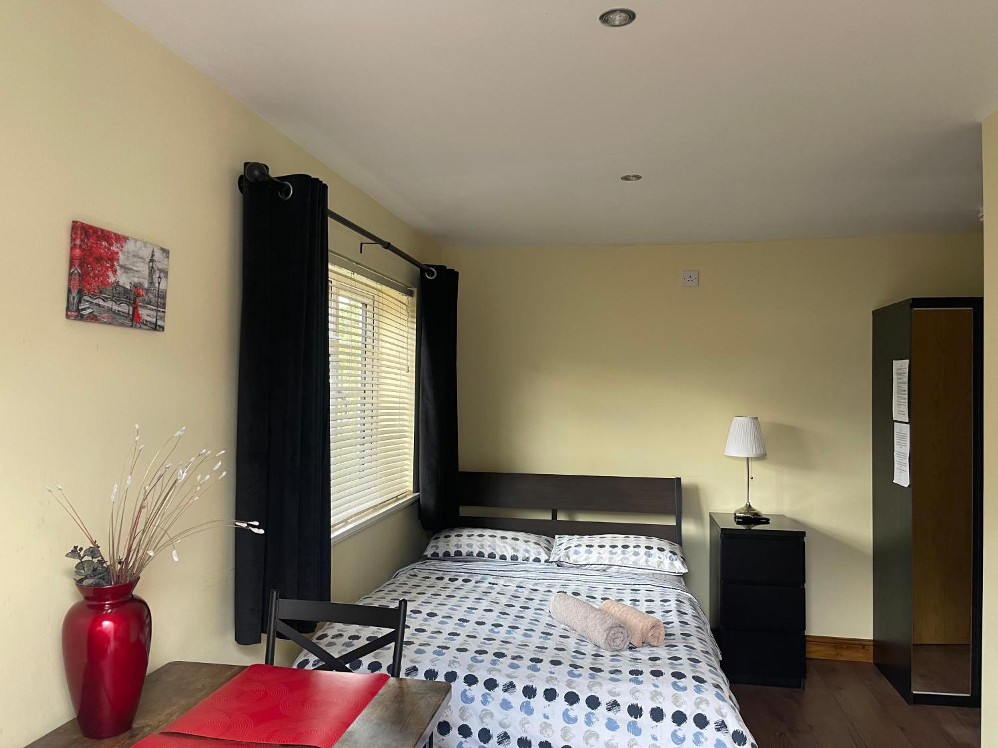 Studio-1-Staines/Heathrow/London-Own Entrance מראה חיצוני תמונה