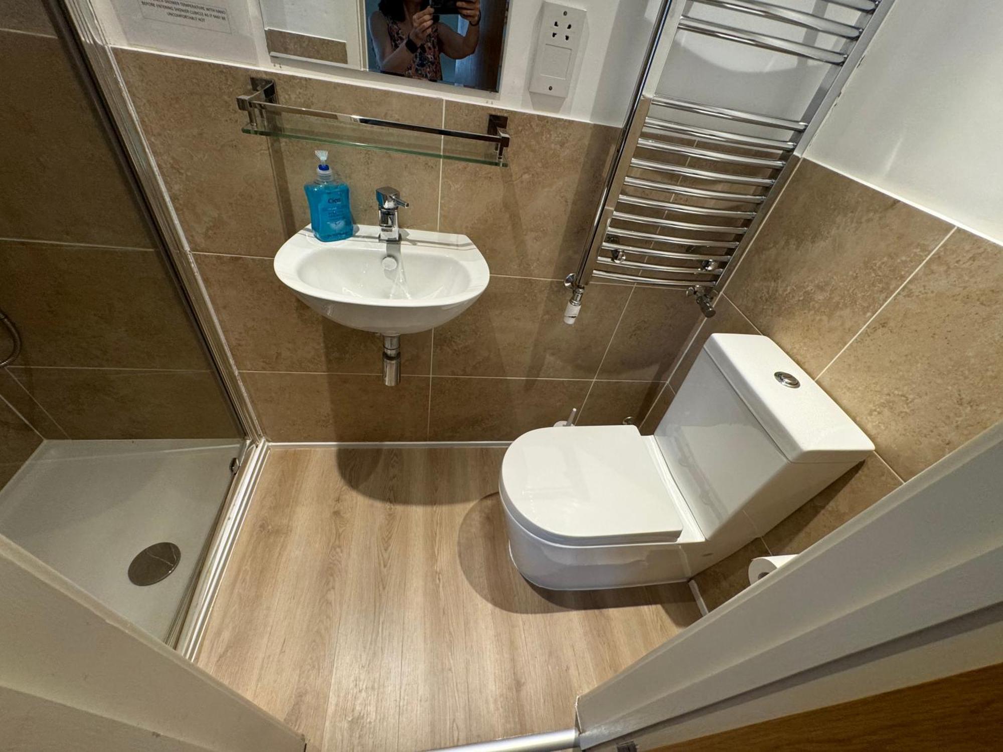 Studio-1-Staines/Heathrow/London-Own Entrance מראה חיצוני תמונה